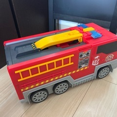 車のおもちゃの画像