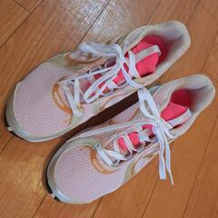 ニューバランス　トレーニングシューズ　22.5の画像