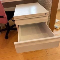 机、椅子、棚付き新しいよ、白の画像