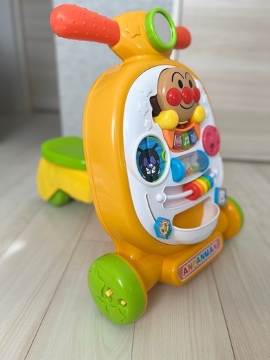 【美品アンパンマン5枚目ご覧ください】ビジーボードにもなるバイク