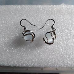 ハンドメイドピアス。