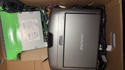 アルパイン10.1インチフリップダウンモニター