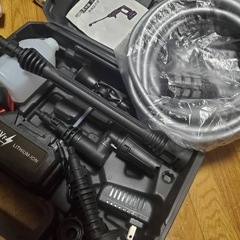 バッテリー2個付き高圧洗浄機 コードレス 充電式 大容量バッテリー 強力 家庭用 初心者向け 5MPa最大吐出圧力 300W 水噴射量4L|min 高圧 洗浄機 6段階マルチスプレー コンパクト 洗車機 ポータブル 車掃除/庭/屋外/の画像