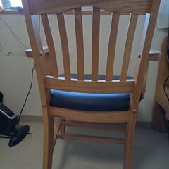 木製の椅子の画像