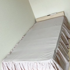 無料！木製シングルベッド（マットレス付き）の画像