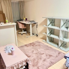  無料！大理石調表面の三段木製キャビネットの画像