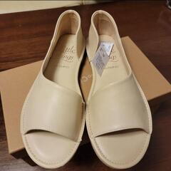 新品未使用 ナチュラルな帽子 バッグ  サンダルの3点セットの画像