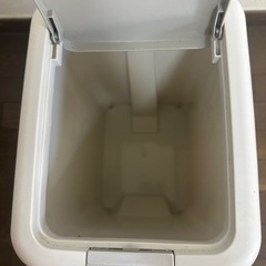 ペダルペール　ゴミ箱の画像