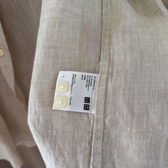 UNIQLOメンズシャツの画像