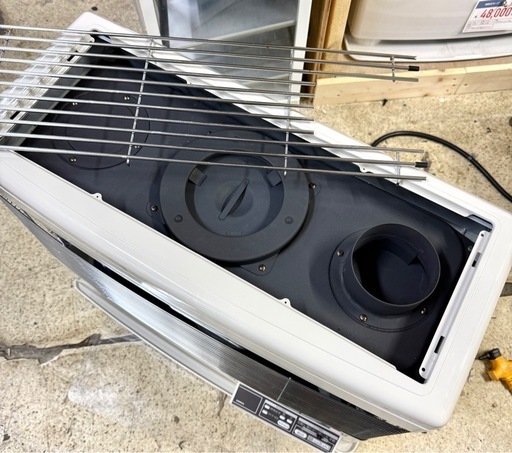 札幌市内配送可 美品 サンポット カベック 煙突式輻射石油ストーブ KSH-7011RC C 木造18畳/コンクリート29畳