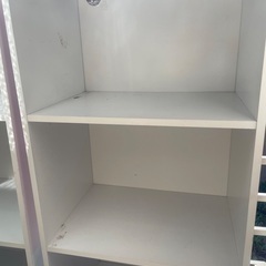 3段カラーボックスの白4個あります。