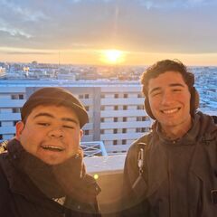 外人たちと仲良くになりましょう！