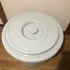 新輝合成 トンボ 漬物容器 蓋付き 押しぶた付 100型 グレー 直径61.5×高さ52cm 日本製の画像
