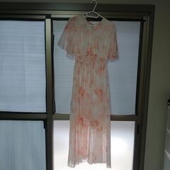 値下げ🎉うすオレンジ花柄のワンピース