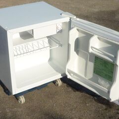 中古 ミニ１ドア冷蔵庫 45㍑ アイリスオーヤマ 2017年製 動作確認 簡易清掃 １ドアタイプの冷蔵庫は直冷式で霜取りが必要になりますの画像