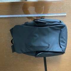 黒ラバーリュックの画像