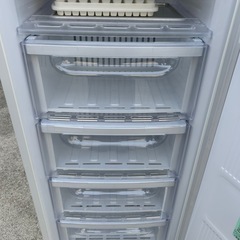 問い合わせ多数あり！早い者勝ちです！MITSUBISHI 冷凍庫　2021年製　動作品　三菱　白の画像