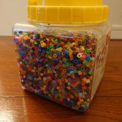 パーラービーズ(マルチカラー)11000ピース　プレート2枚付の画像