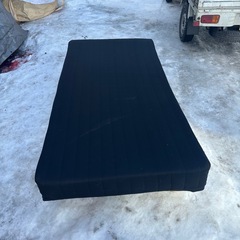 シングルベッド　脚付き　ブラック