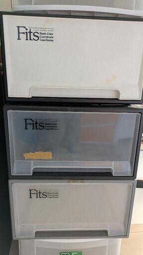 衣装ケース３つ