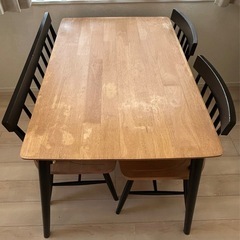 取引中　テーブル　チェアの画像