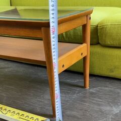 リビングガラステーブルの画像