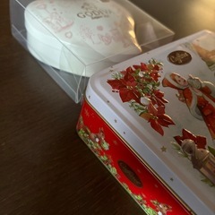 お菓子の缶　チョコレート缶　２つの画像