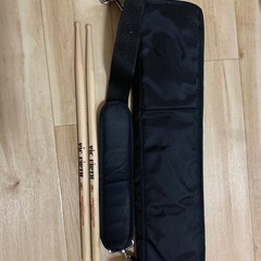 ドラムスティックと専用ケースの画像
