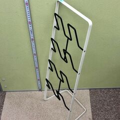 スチール製のスリッパスタンド・スリッパラック　４足用　＜１＞