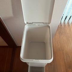 ゴミ箱の画像