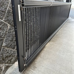 車庫用跳ね上げゲートの画像