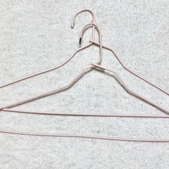 針金ハンガー(ピンク系)