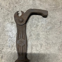 フック型 収縮式レンチ 工具 の画像