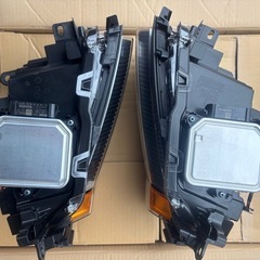 トヨタ ランドクルーザー ２５０ ヘッドライト 左右セットの画像
