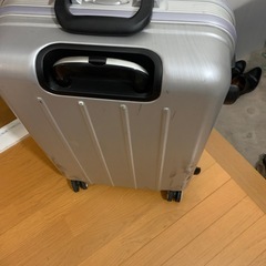 キャリーケース　　大きいサイズの画像