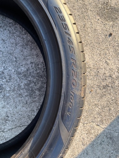 PIRELLI P ZERO 235/45R20 美品　2本