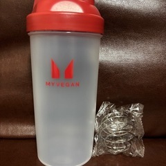 MYPROTEIN ﾌﾟﾗｽﾁｯｸｼｪｲｶｰ(赤)  の画像