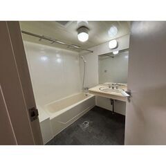 MK💞✨仲介手数料ゼロ✨横浜高速鉄道ＭＭ線「元町・中華街」駅 徒歩5分👣令和6年キッチンリニューアル・浴室リノベーション！ 広々リビングにはシアター付き照明の設備あり🌟 敷地内タワーパーキング1台税別25,000円！ - 不動産