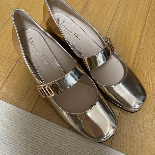 Dior フラワー刺繍 ハイヒールパンプス ショップ ゴールドの刺繍が