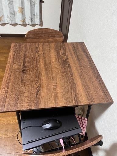 机といす