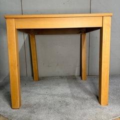 【598】ナチュラル木製正方形テーブルの画像