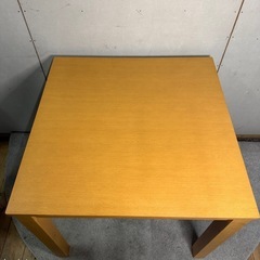 【598】ナチュラル木製正方形テーブルの画像