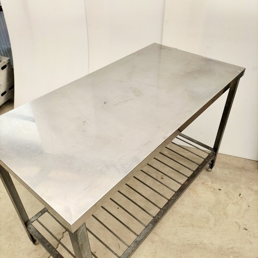 ⭕️受取人様決定⭕️直接引取り5%OFF　ステンレス作業台 幅1200×奥行き600×高さ800ｍｍ 作業台 調理台 業務用 厨房用品 厨房機器 飲食店 事業用 屋外 台 棚