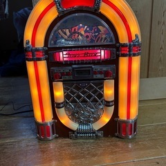 『決まりました』40cmちょっとくらいのジュークボックス形CD・ラジオ