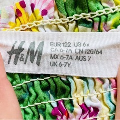 H&M トロピカルフラワー柄セット 122cmの画像