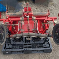 鹿児島発 トラクター用 平畝整形マルチャー です。 スポンジ新品交換済み