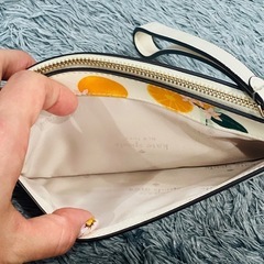 kate spade ルーシー オレンジ プリント リスレット 長財布 ポーチ ケイトスペード 財布 NewYorkの画像