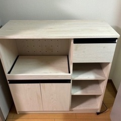 食器棚　カップボードの画像