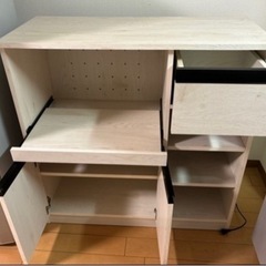 食器棚　カップボードの画像