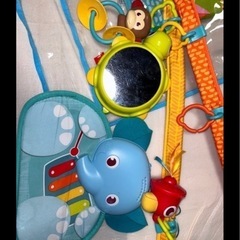 ベビージムと手押し車　子供スーツの画像